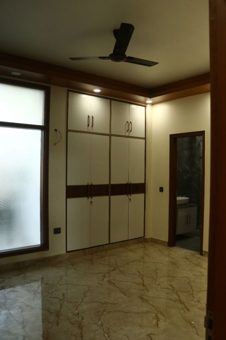 Room, sarvapriya vihar 3 Bedroom 250 Sq.Ft. Builder Floor In Sarvapriya Vihar Delhi 10384642