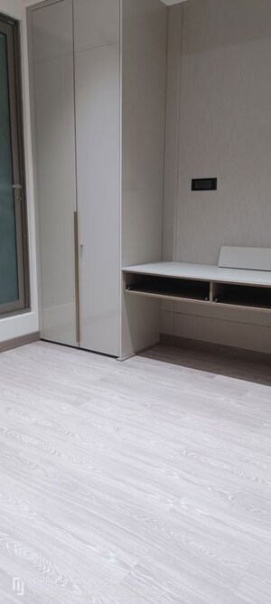 Room in 4 BHK Builder Floor at Janakpuri – for Sale