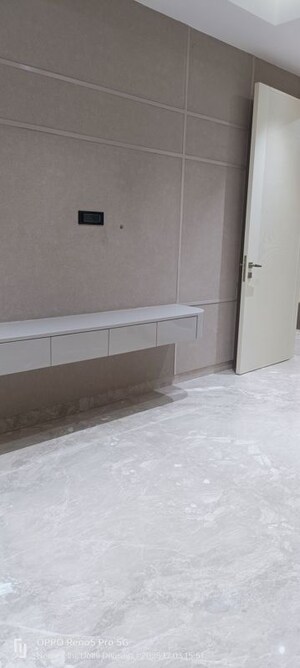 Room in 4 BHK Builder Floor at Janakpuri – for Sale
