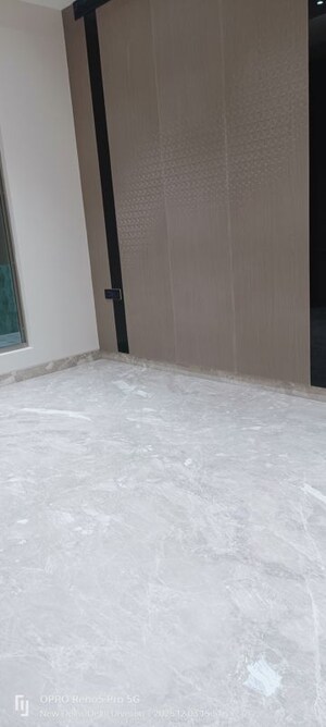 Room in 4 BHK Builder Floor at Janakpuri – for Sale