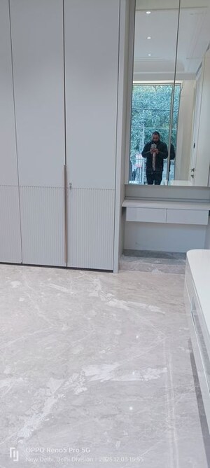 Room in 4 BHK Builder Floor at Janakpuri – for Sale