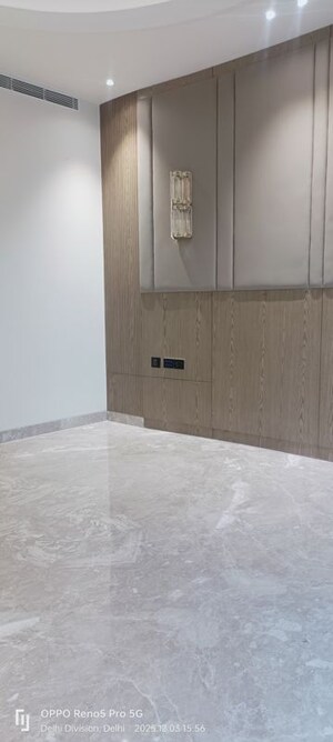 Room in 4 BHK Builder Floor at Janakpuri – for Sale