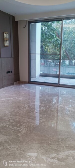 Room in 4 BHK Builder Floor at Janakpuri – for Sale