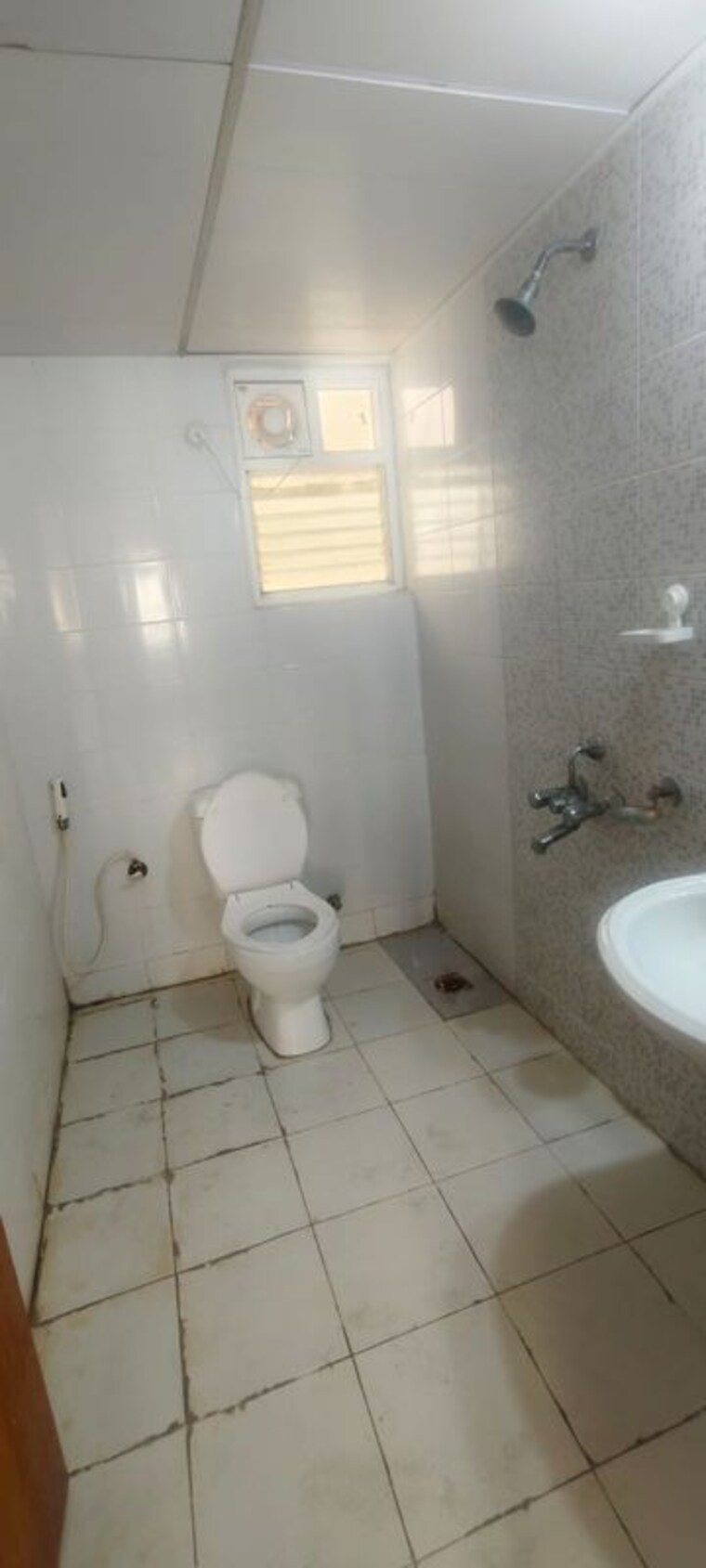 Bathroom, mantri-celestia 2.5 Bedroom 1200 Sq.Ft. Apartment In Gachibowli Hyderabad 10384656