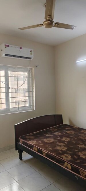 Room in 2.5 BHK Apartment at Mantri Celestia, Gachibowli – for Rent