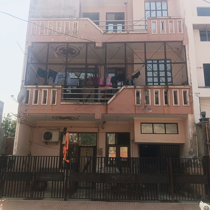 Builder Floor For Sale in Govindpuram