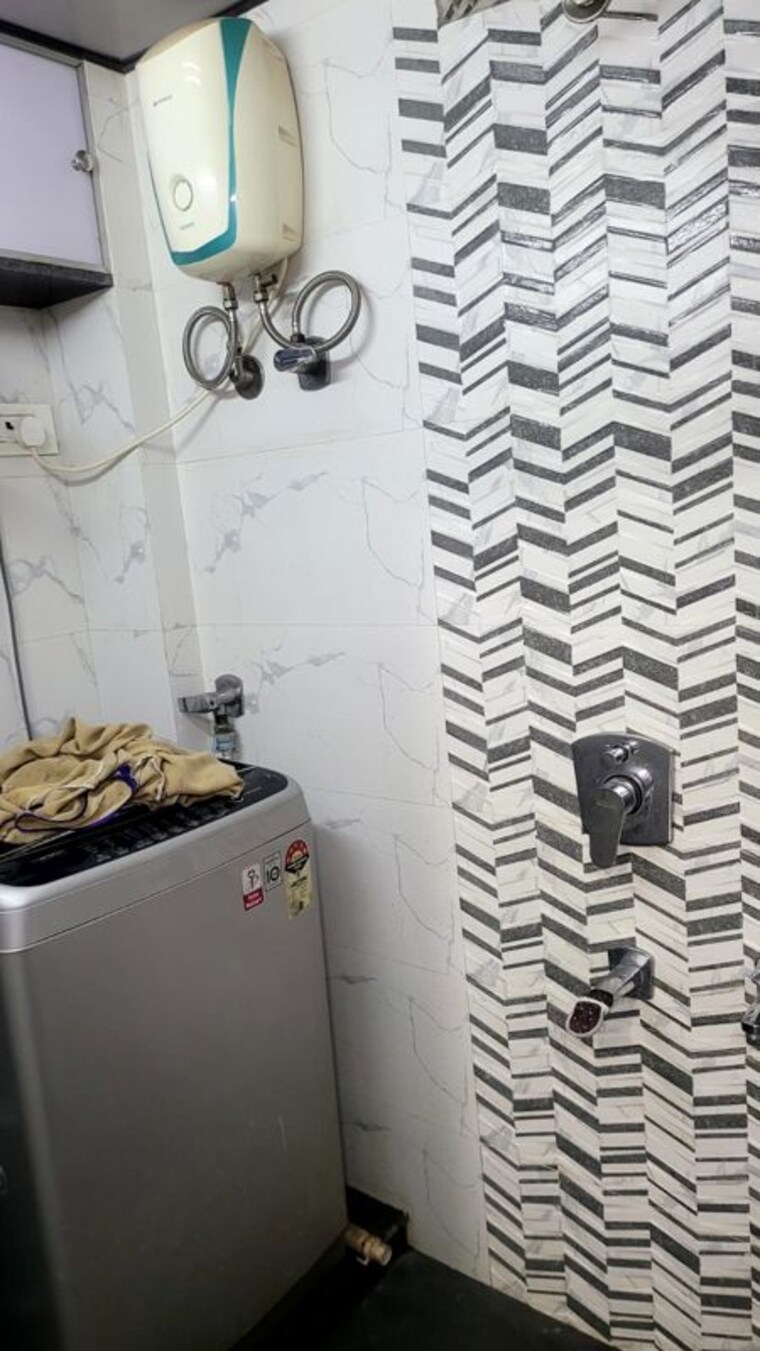 Bathroom, laxmi-apartment-chunabhatti 2 Bedroom 450 Sq.Ft. Apartment In Chunabhatti Mumbai 10384689