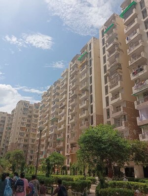  Apartment For Sale in Loni