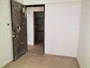 Room in  Apartment at Andheri West – for Sale