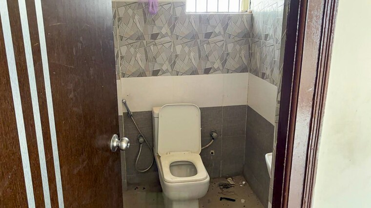 Bathroom, hirandahalli  992 Sq.Ft. Apartment In Hirandahalli Bangalore 10384837