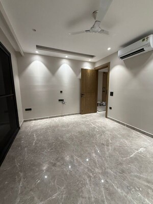 Room in 3 BHK Builder Floor at Vipul World Floors, Sector 48 – for Rent