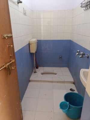 Attached Bathroom in 1 RK Builder Floor at Vineet Khand – for Rent