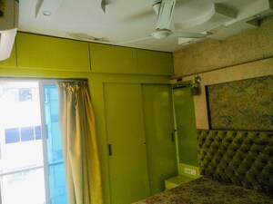 Room in  Apartment at Dn Nagar – for Sale