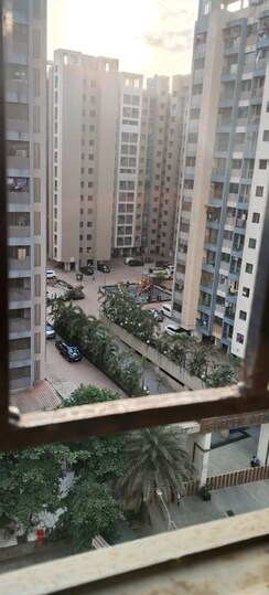 2 BHK Apartment For Sale in Rustomjee Avenue L1