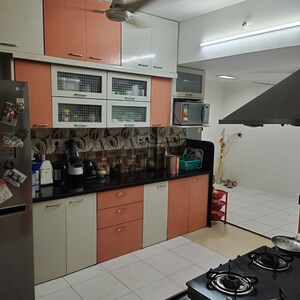 Team Area in 2 BHK Apartment at Shah Complex 2, Sanpada – for Rent