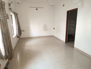 Room in 1 BHK Apartment at Jivraj Park – for Rent