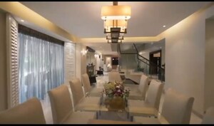 Master Bedroom in 5 BHK Villa at Juhu – for Sale
