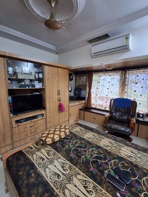 Bedroom in 2 BHK Apartment at Andheri West – for Rent
