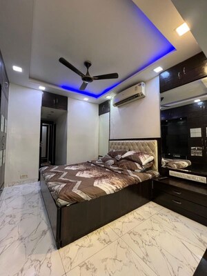 Bedroom in 2 BHK Apartment at Lokhandwala Complex – for Rent