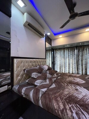 Bedroom in 2 BHK Apartment at Lokhandwala Complex – for Rent