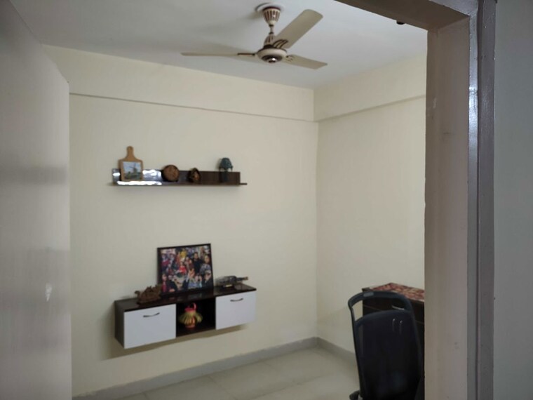 Room, gls-avenue-51 2.5 Bedroom 950 Sq.Ft. Apartment In Sector 92 Gurgaon 10385187