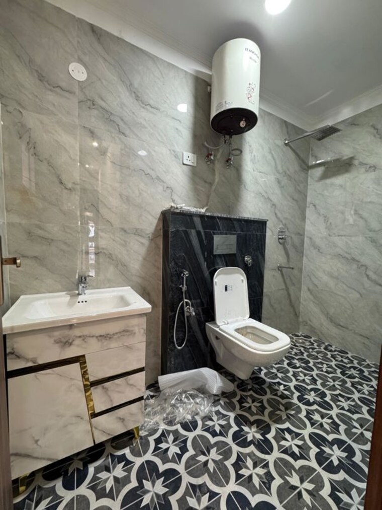 Bathroom, chattarpur 3 Bedroom 1400 Sq.Ft. Apartment In Chattarpur Delhi 10385219