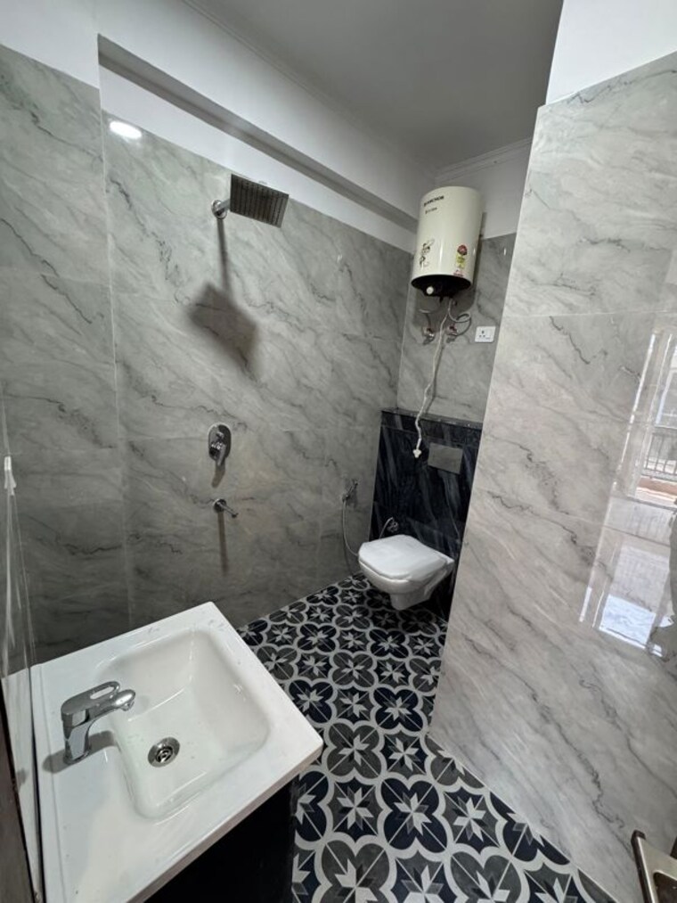 Bathroom, chattarpur 3 Bedroom 1400 Sq.Ft. Apartment In Chattarpur Delhi 10385219