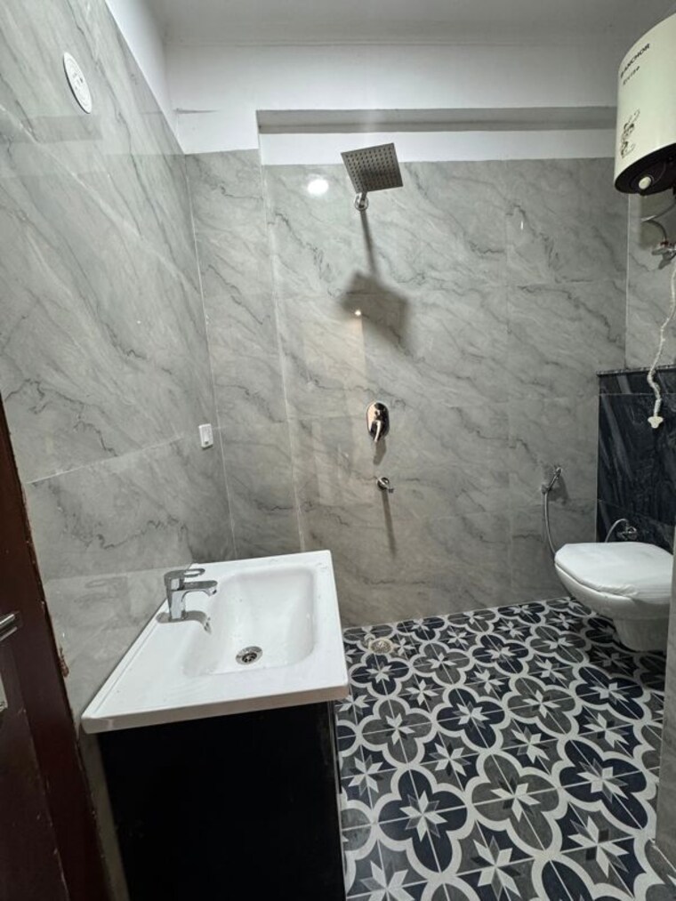 Bathroom, chattarpur 3 Bedroom 1400 Sq.Ft. Apartment In Chattarpur Delhi 10385219
