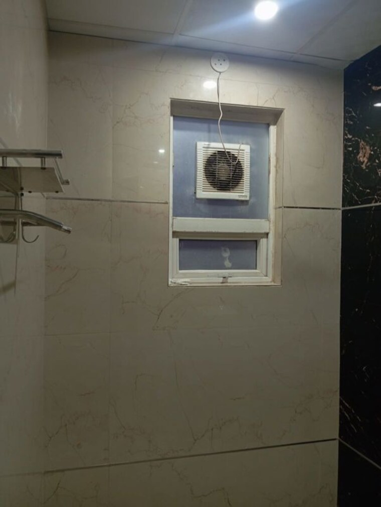 Bathroom, sector 42 2 Bedroom 169 Sq.Yd. Builder Floor In Sector 42 Gurgaon 10385257