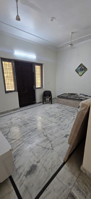 Bedroom in 3 BHK Builder Floor at Jakhan – for Rent