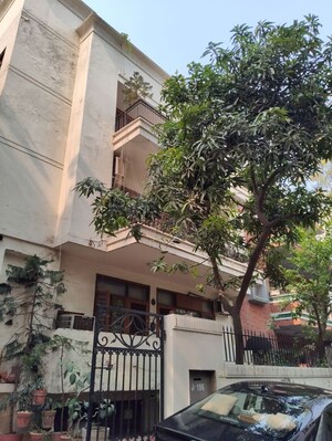  Builder Floor For Sale in Saket