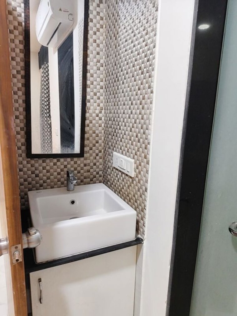 Bathroom, nahar-f-residences 4 Bedroom 2000 Sq.Ft. Apartment In Balewadi Pune 10385419
