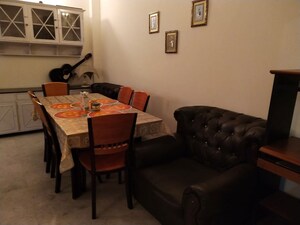 Team Area in 1 BHK Apartment at Panchsheel Park – for Rent