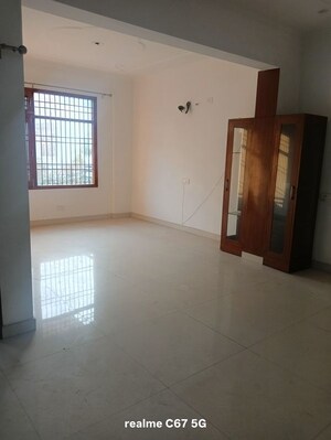 Room in 3 BHK Builder Floor at Sector 15 – for Rent