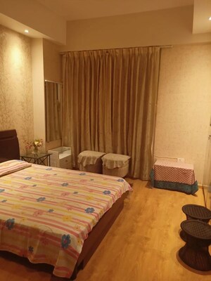 Bedroom in 3.5 BHK Apartment at Prateek Laurel, Sector 120 – for Sale