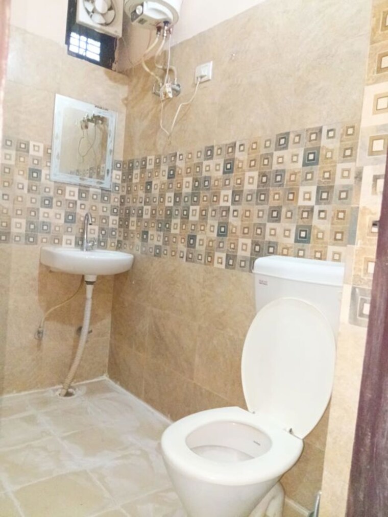 Bathroom, police line 2 Bedroom 1150 Sq.Ft. Builder Floor In Police Line Gurgaon 10385621