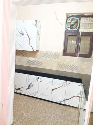 Furnished Amenities in 2 BHK Builder Floor at Police Line – for Rent