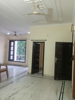 2 BHK +Builder Floor For Rent in Sector 21