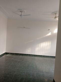 2 BHK Builder Floor For Rent in Sector 16