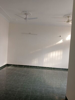 2 BHK Builder Floor For Rent in Sector 16
