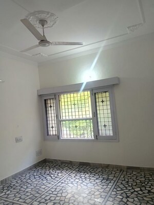 Room in 2 BHK Builder Floor at Sector 16 – for Rent