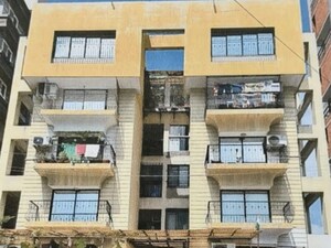  Apartment For Sale in Park Colony