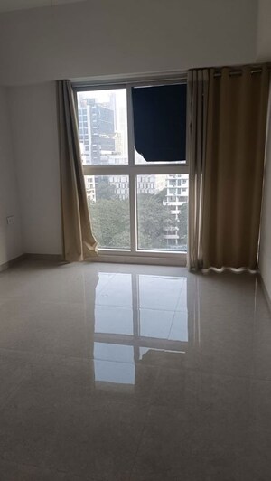 Room in 3 BHK Apartment at Lodha Primo, Parel – for Rent