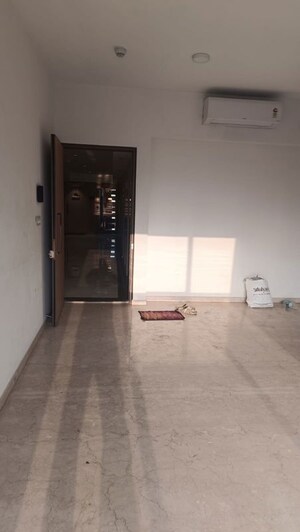 Room in 3 BHK Apartment at Lodha Primo, Parel – for Rent