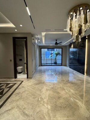 Room in 4 BHK Builder Floor at Sector 7 – for Sale