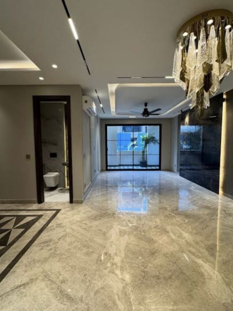 Room, sector 7 4 Bedroom 350 Sq.Yd. Builder Floor In Sector 7 Faridabad 10386152
