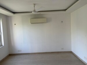 Room in 4 BHK Apartment at Emaar The Palm Drive-The Sky Terraces, Sector 66 – for Sale