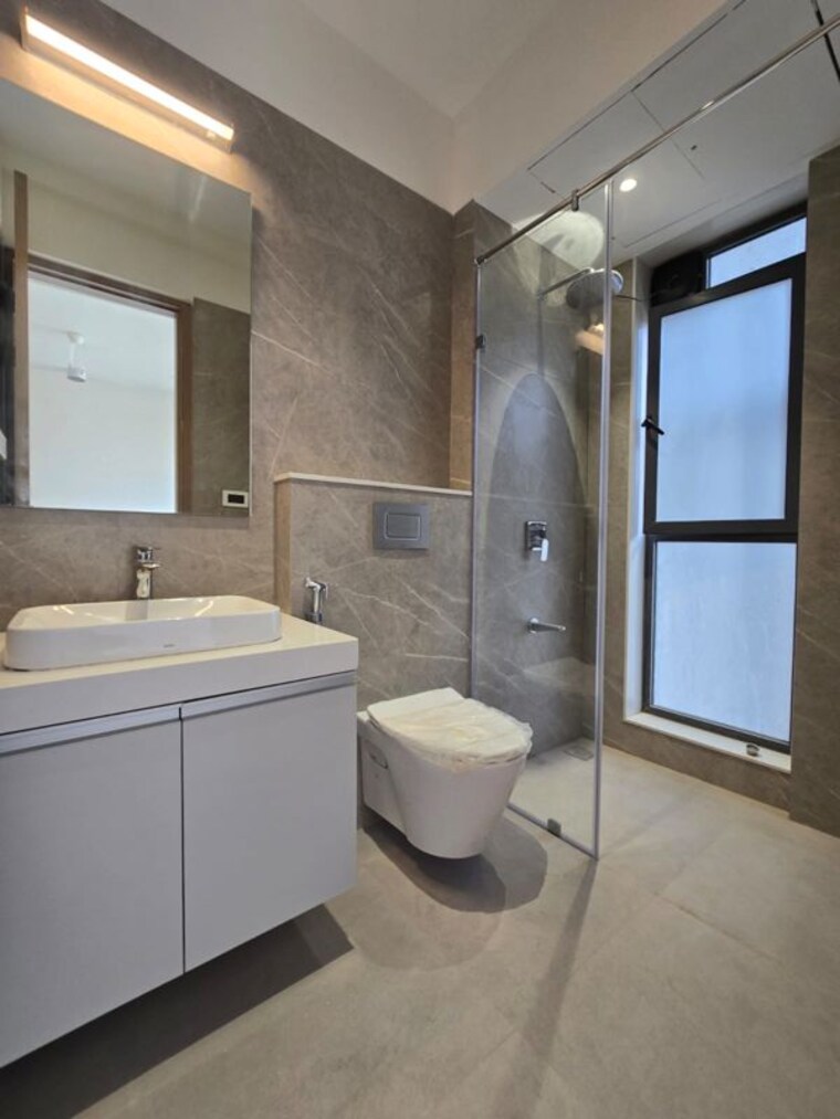 Bathroom, evergreen-apartment-bandra-west 2 Bedroom 850 Sq.Ft. Apartment In Bandra West Mumbai 10386156