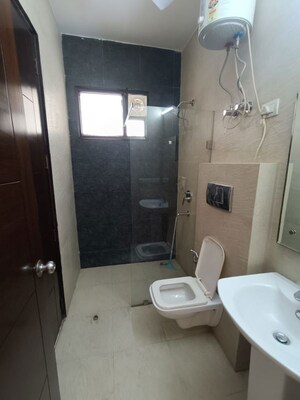 Bathroom in 4 BHK Builder Floor at Auram Floor, South City 2 – for Rent