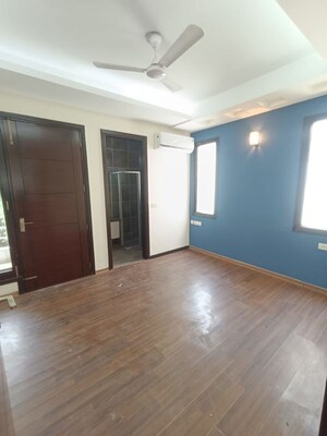 Room in 4 BHK Builder Floor at Auram Floor, South City 2 – for Rent